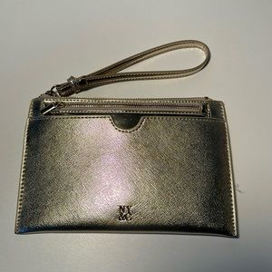 🎁 3 For $15. New York & Company Metallic Gold Clutch Wristlet
